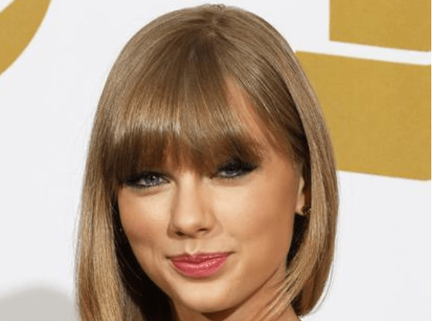 En Çok Beğenilen Kahküllü Saç Modelleri Kataloğu En Çok Beğenilen Kahküllü Saç Modelleri Kataloğu